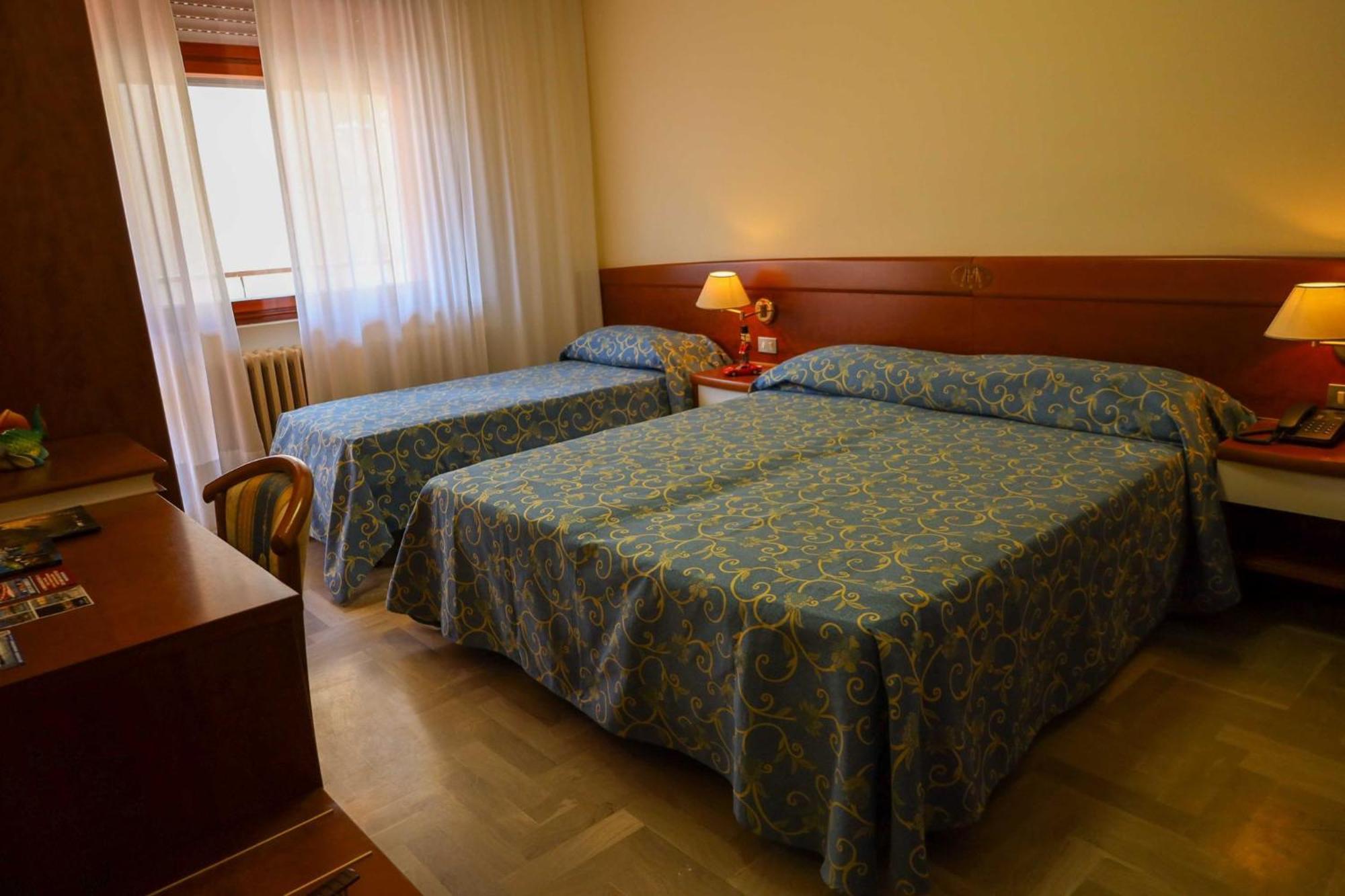 Easy Hotel Meryon Sottomarina Esterno foto