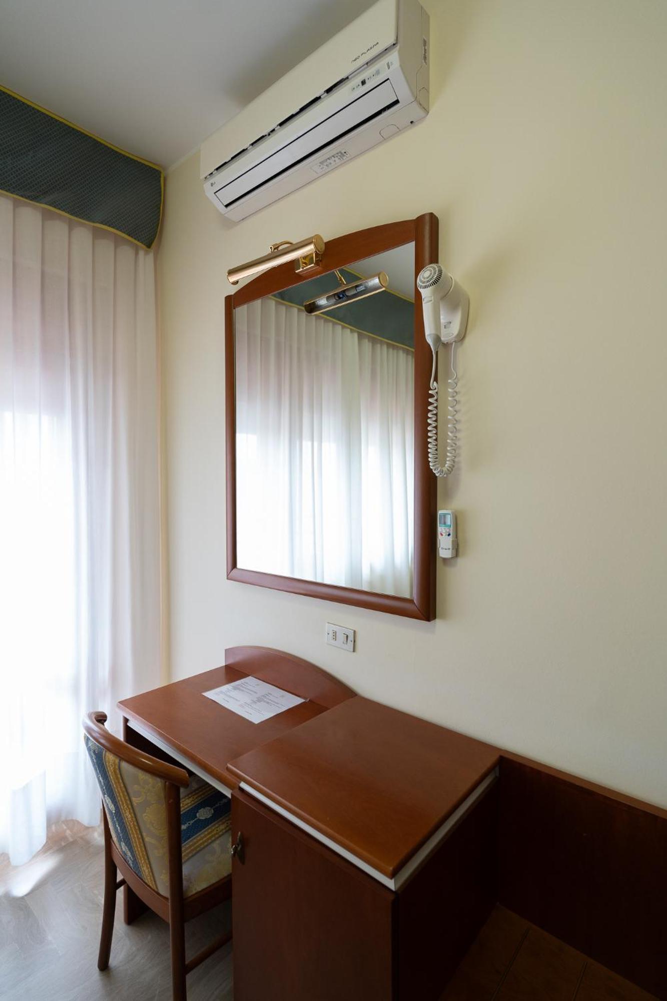Easy Hotel Meryon Sottomarina Camera foto