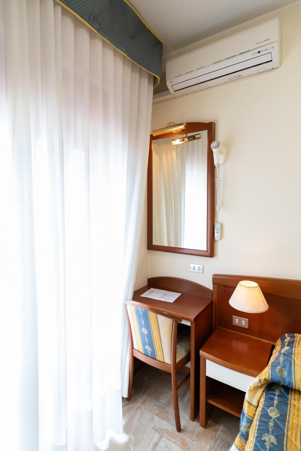 Easy Hotel Meryon Sottomarina Camera foto